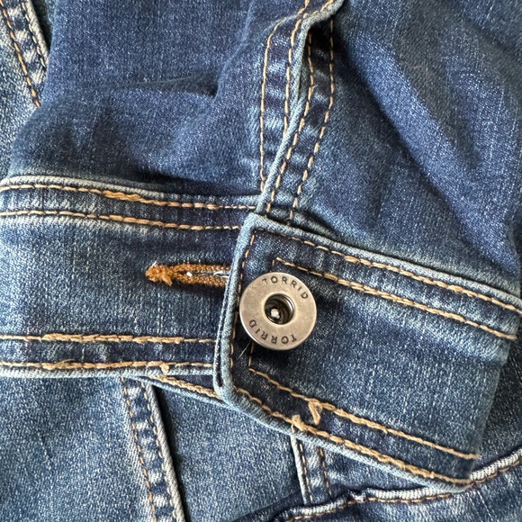 TORRID JEAN JACKET! Wonderful awesome Jean jacket. Women’s. - Picture 14 of 15